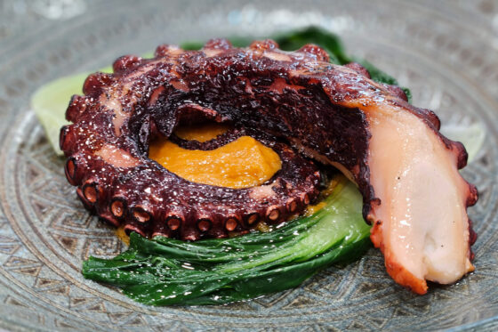 Pulpo a la brasa, Romescu y Pak-choi